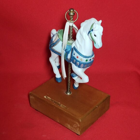Vintage Musical Carousel Horse Figurine Plays Music - Picture 13 of 13